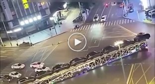 Car transporter driver conquers a difficult intersection