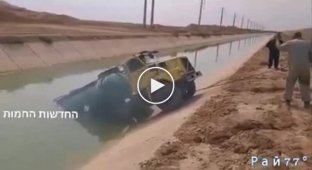 Буксировка грузовика из канала закончилась оторванным передним мостом в Израиле