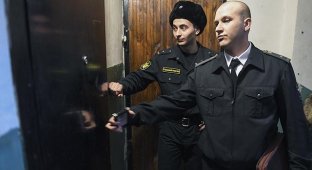 Минюст России хочет наделить судебных приставов правом выламывать двери должников