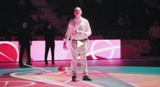 На баскетбольному матчі в Іспанії вперше випробували світлодіодну підлогу