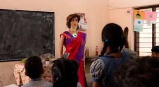 The first robot teacher with AI began working in one of the schools in India (2 photos + 1 video)
