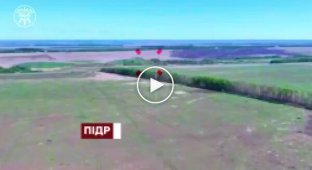 Российский штурмовик теряет обе ноги после подрыва на противопехотной мине на Купянском направлении