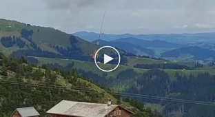 В Швейцарии коров доставляют в ветеринарные клиники с помощью вертолетов