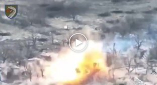 Подрыв вражеской БМП с российскими солдатами на противотанковой мине