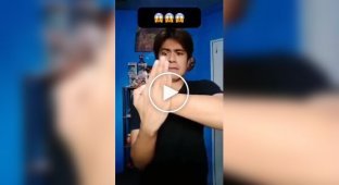 Magician reveals secrets of his colleagues