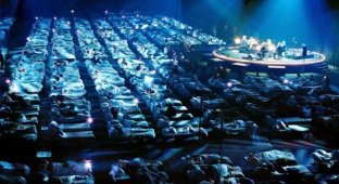 What famous composer Max Richter's concerts look like (3 photos + video)