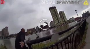 Полицейский Нью-Йорка прыгнул в ледяную реку, чтобы спасти подростка