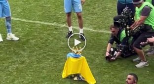 Украинский футболист Александр Зинченко четвертый раз выиграл чемпионат Англии