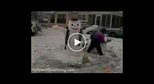 Обидели снеговика и детей