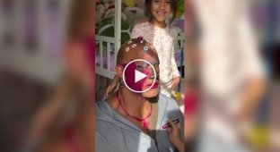 Суровый Дуэйн Скала Джонсон похвастался гримом от дочек перед походом в качалку