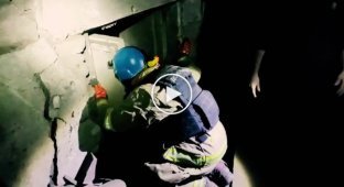 Враг нанес авиаудар по Торецку, один человек погиб, двое спасены из-под завалов