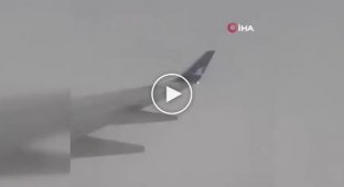 Гнев Зевса: в самолет попала молния при посадке в аэропорту Антальи