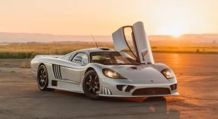 Supercar Saleen S7 2003, owned by Paul Walker, put up for sale (27 photos)