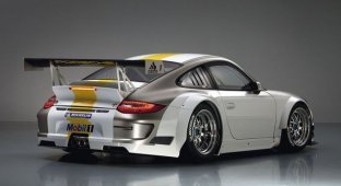 Porsche представили гоночный 911 GT3 RSR (13 фото)