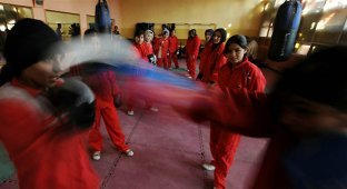 Тренировка женской сборной Афганистана по боксу (8 фото)
