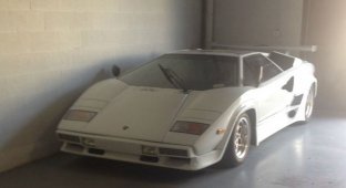 Lamborghini Countach 1985-го года с пробегом 2700 км (17 фото)