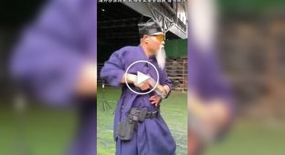 A Chinese kung fu master demonstrated the best self-defense technique