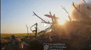The occupier's weapons are thrown towards the Ukrainian soldiers by the blast wave