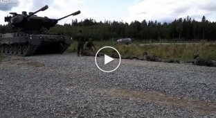 Тренировка на преодоление танкобоязни в финской армии