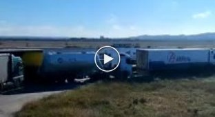 В очереди около 900 грузовиков в Крыму
