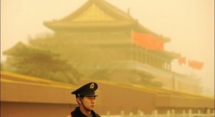 Пыльная буря в Пекине (16 фото)