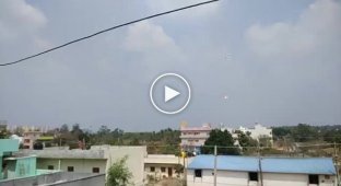 Два военных самолета разбились в Индии во время шоу