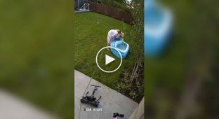 Слив воды из бассейна превратился в настоящее испытание