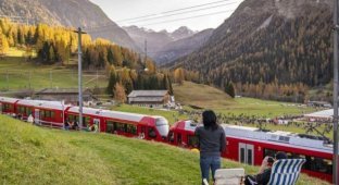 In Switzerland assembled the longest train in the world - 100 wagons (3 photos)