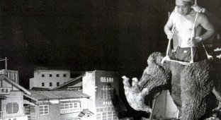 Behind the Scenes of Old Godzilla Movies (23 photos)