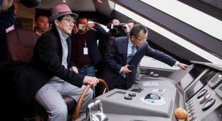 Jackie Chan bought a 38-meter yacht (8 photos)