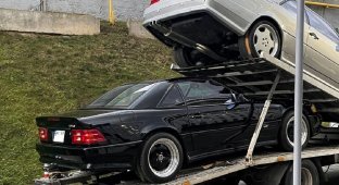 A car transporter with very rare Mercedes was spotted in Ukraine (7 photos)