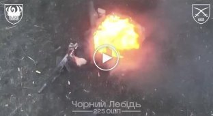 The body of a Russian invader was engulfed in flames after an attack by our fighters in Donetsk region