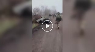 An occupier films a destroyed column of the Russian army in Zaporozhye