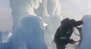 Российский моряк показал, как выглядит судно после ледяного тайфуна в Японском море