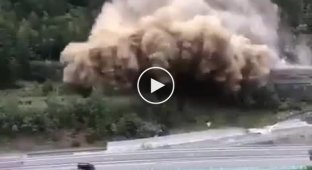 A terrible landslide hit the motorway in the French Savoie