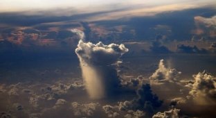 Дождь из окна самолета: зрелище, которое захватывает дух (12 фото + 1 видео)
