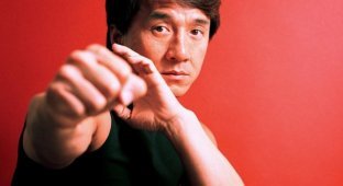“Not the same anymore”: photos of a very aged Jackie Chan are being discussed on the Internet (2 photos)