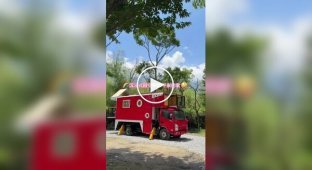 Пара из Китая показала необычный автодом