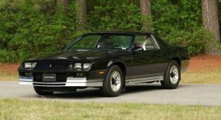Практически новый Chevrolet Camaro 1984 года продали за 25,9 тысячи долларов (28 фото)