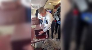 Эрдоган подарил лидерам НАТО именные револьверы