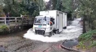 An inexperienced motorcyclist pleased onlookers with his trip through a puddle