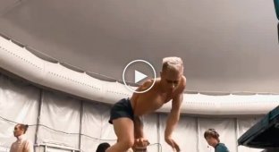 Эффектная тренировка артиста из Cirque du Soleil