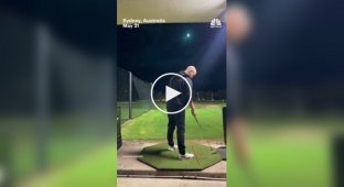An Australian golfer accidentally captured a meteor