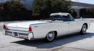Former US President Lyndon Johnson's 1964 Lincoln Continental convertible is up for sale (26 photos + 4 videos)