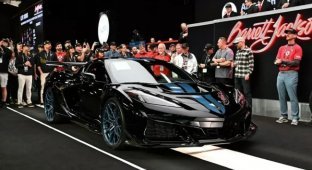 Перший гіперкар Chevrolet Corvette ZR1 пішов з молотка (7 фото)