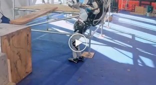 Компания Boston Dynamics представила подборку неудачных дублей с их роботами