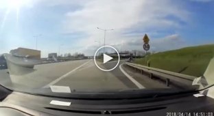 Мотоциклист не уступил дорогу в Польше