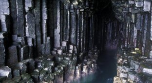 Пещера Фингала (4 фотографии)