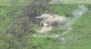 Восточный фронт - украинский танк Т-64БВ приближается к позиции