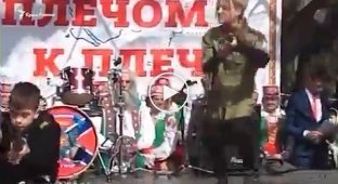 Дети поют песню «Моя война» в Севастополе